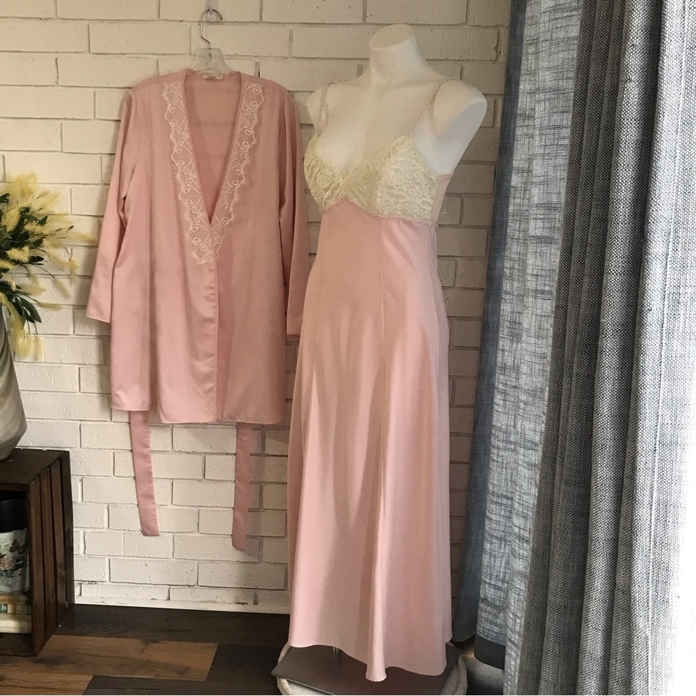 Flora Crystal Pink Peignor Bridal Dressing Gown & Robe Set